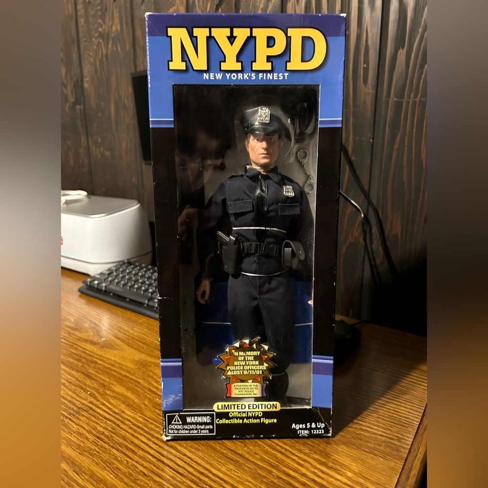 NYPD Collectible Action Figure 2002 Real Heroes NY Officer Doll Figure 12in size
